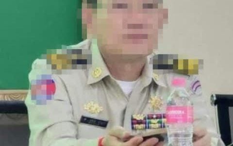 柬埔寨男子称路边小便被警官施暴，当事人：纯属蓄意诽谤！