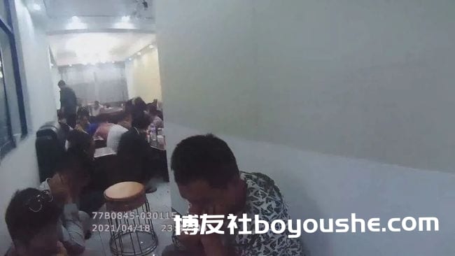 6人被抓！楚雄一出租房聚众赌博，人员众多、资金量大，有专人放风"